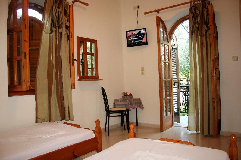 Nikas Rooms & Apartments Stoupa Exterior photo